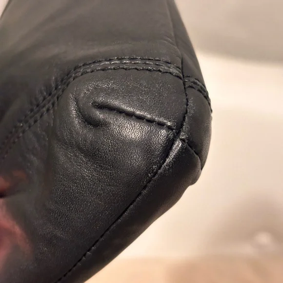 COACH 1941 Black Leather Pleated Medium Wristlet (Style F46484) - Picture 7 of 12